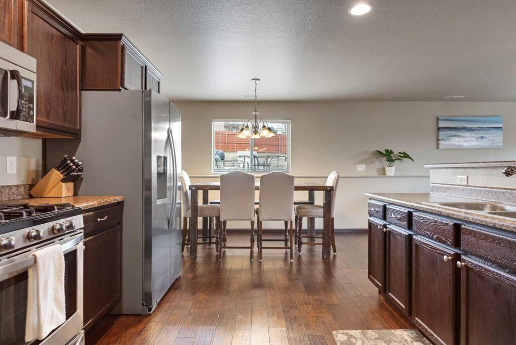 Large Home In The Most Convenient Location 拉皮德城 外观 照片