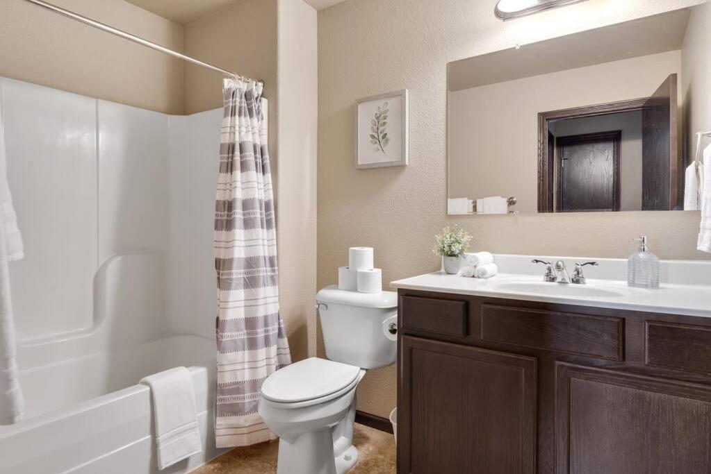 Large Home In The Most Convenient Location 拉皮德城 外观 照片