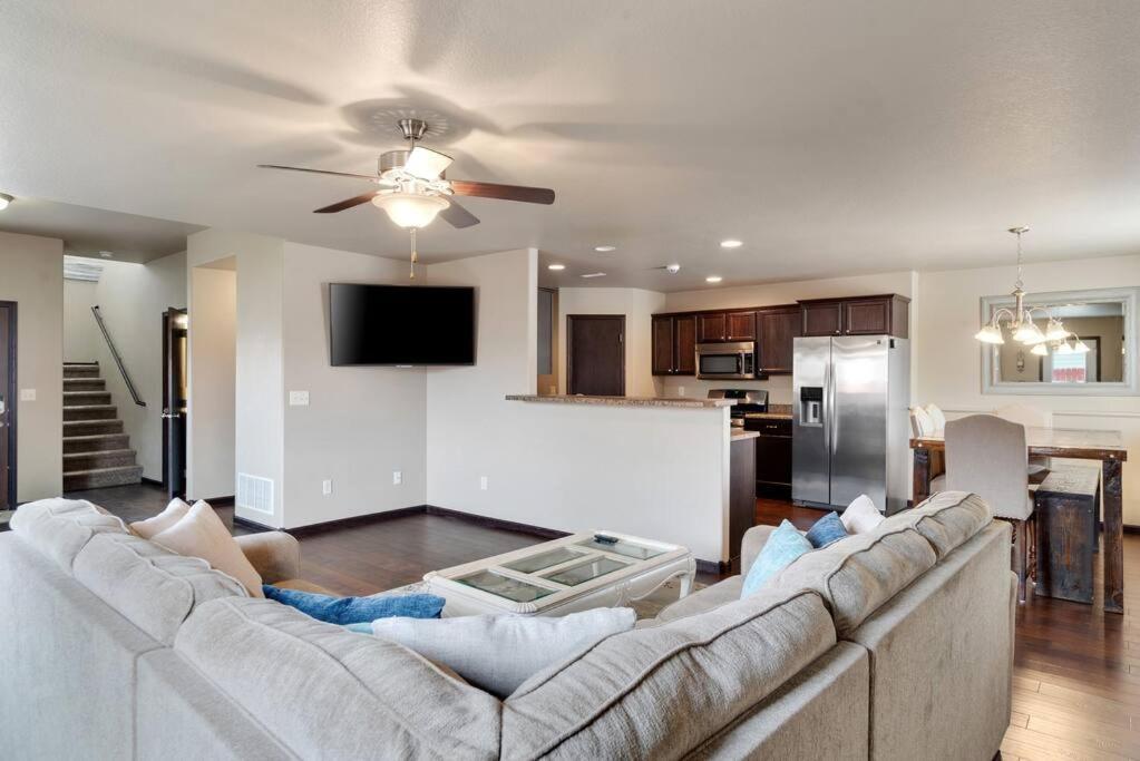 Large Home In The Most Convenient Location 拉皮德城 外观 照片